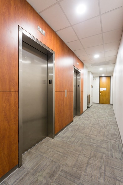 More Photos Of 2211 IH-35 S, Austin Office For Lease