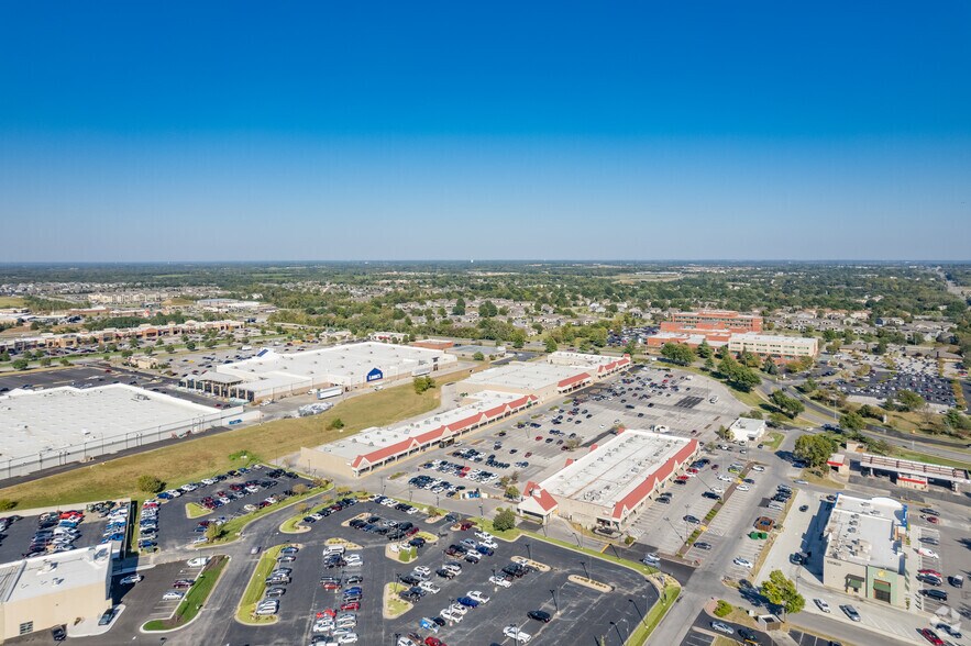 More Photos Of 6036-6348 NW Barry Rd, Kansas City Unknown For Lease