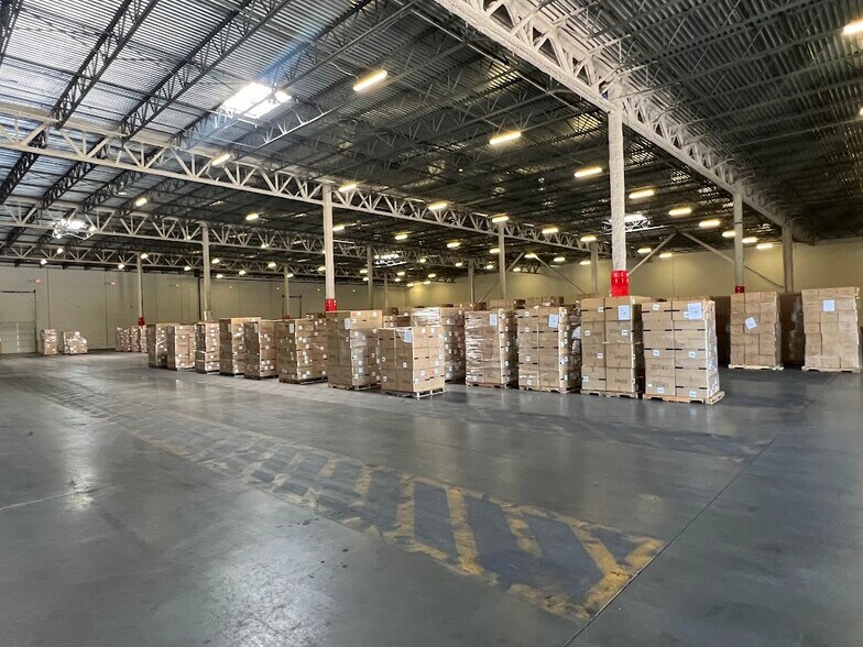 More Photos Of 4331 Underwood Rd, Pasadena Distribution For Lease