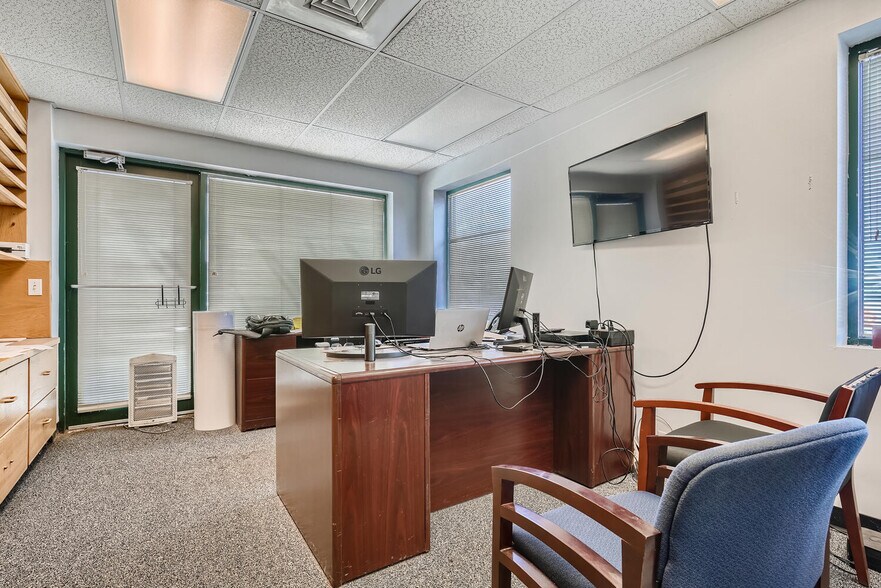 More Photos Of 6849 S Dawson Cir, Englewood Warehouse For Lease