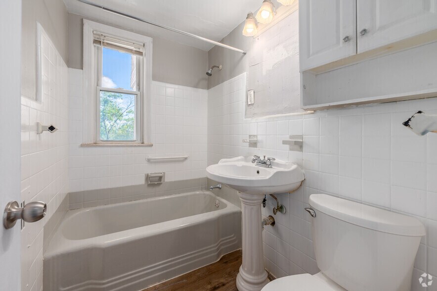 More Photos Of 12700 Shaker Blvd, Cleveland Apartments For Sale