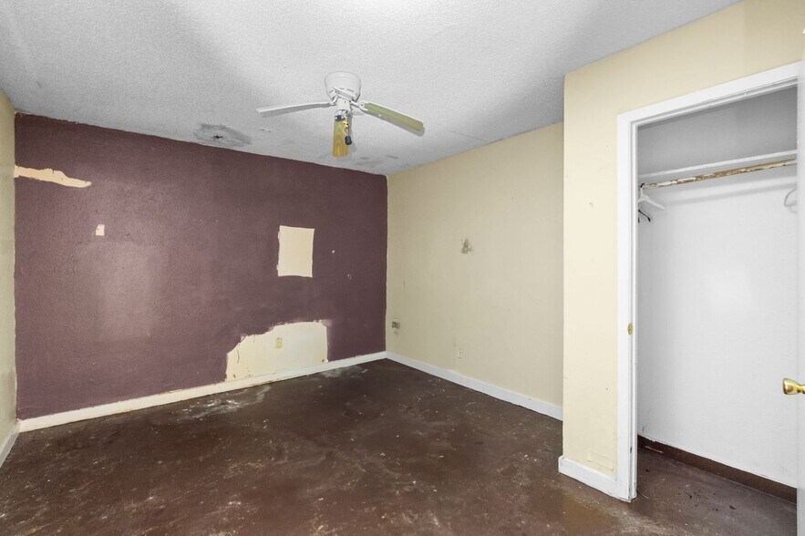 More Photos Of 102 9th St N, Texas City Apartments For Sale