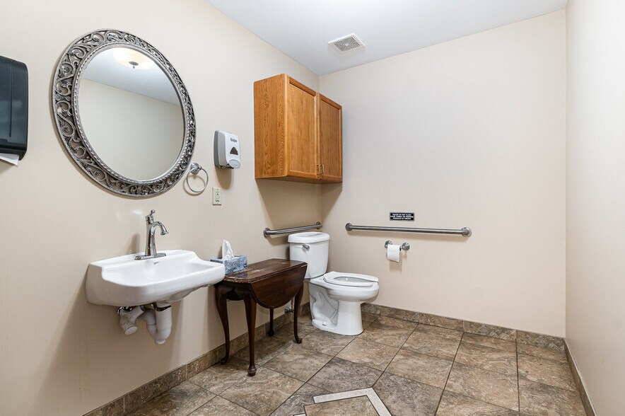 More Photos Of 820 N Michigan Ave, Saginaw Office For Sale