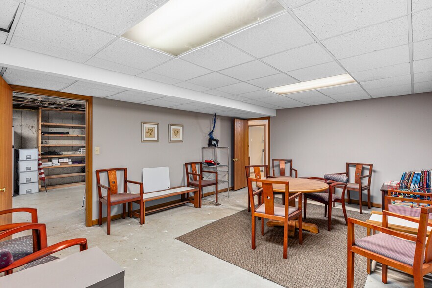 More Photos Of 709 Staunton Rd, Gillespie Office For Sale