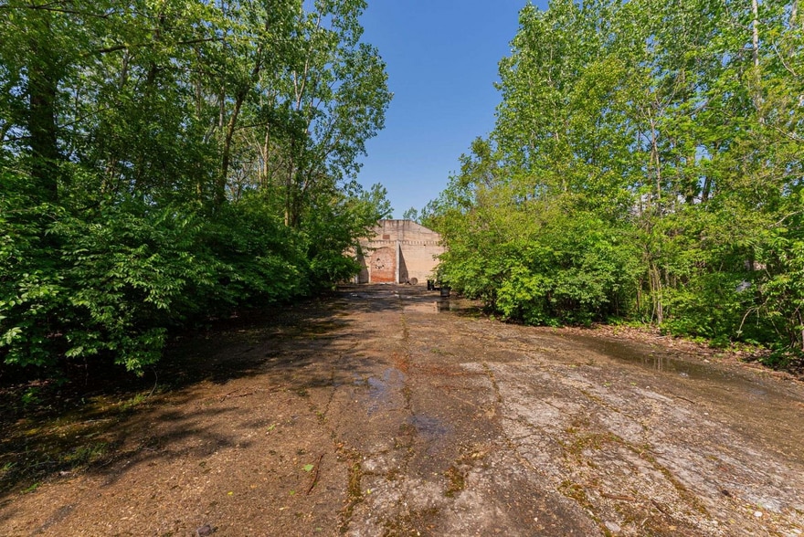 More Photos Of 311 Rose Ave, Marion Warehouse For Sale