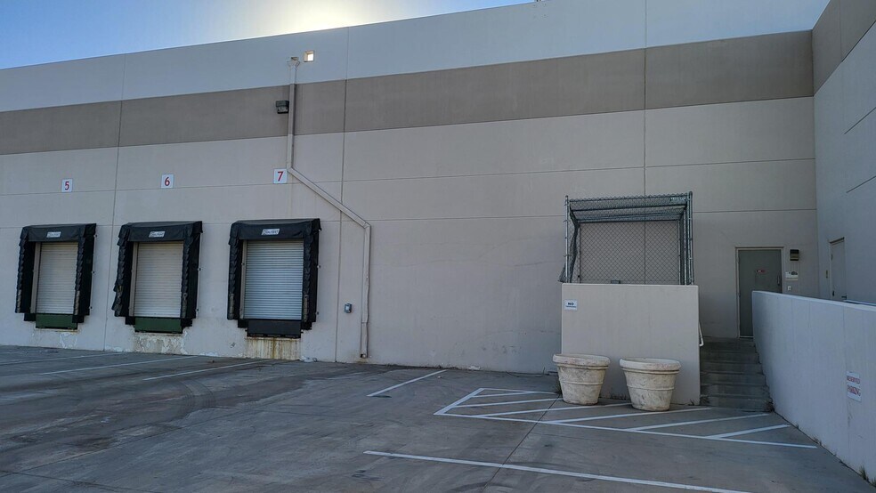 More Photos Of 3325-3326 W Oquendo Rd, Las Vegas Warehouse For Lease