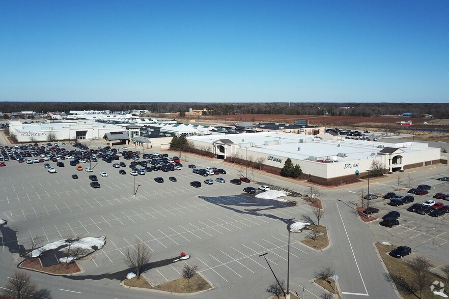 More Photos Of 5600 Harvey St, Muskegon Department Store For Sale