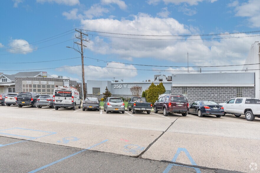 Primary Photo Of 250 Pettit Ave, Bellmore Medical For Lease