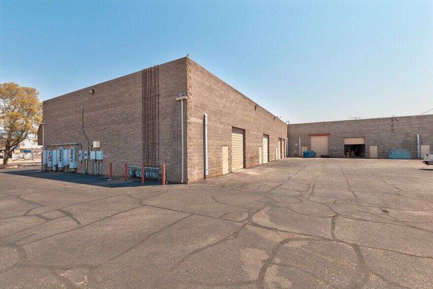 More Photos Of 4275 W Bell Dr, Las Vegas Light Manufacturing For Lease