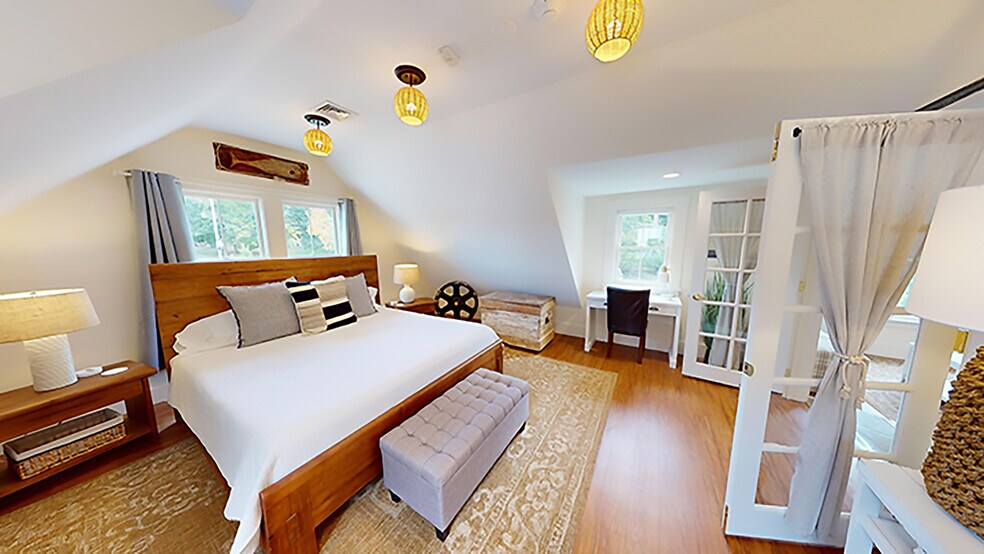 More Photos Of 15 Newmarket Rd, Durham Freestanding For Sale