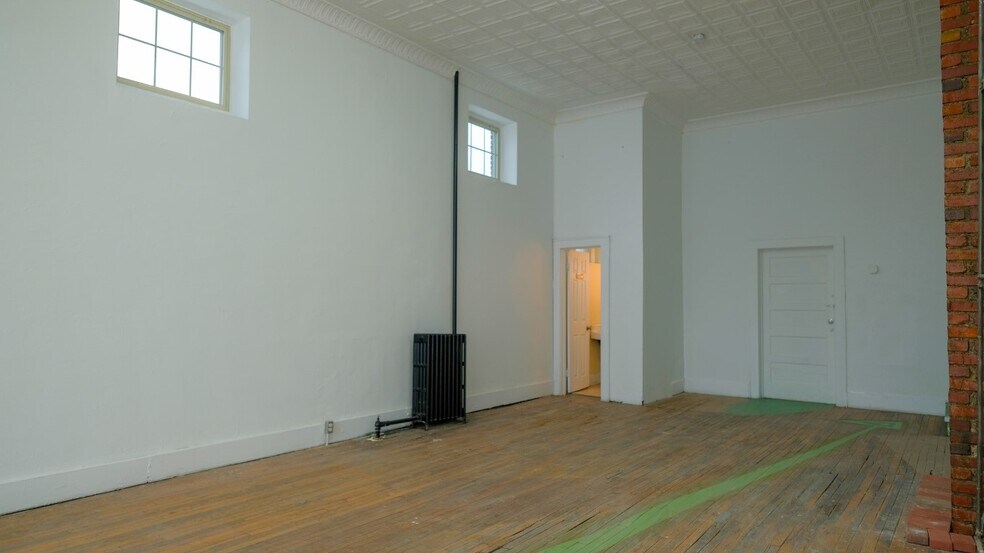 More Photos Of 1005 E Fayette St, Syracuse Apartments For Lease