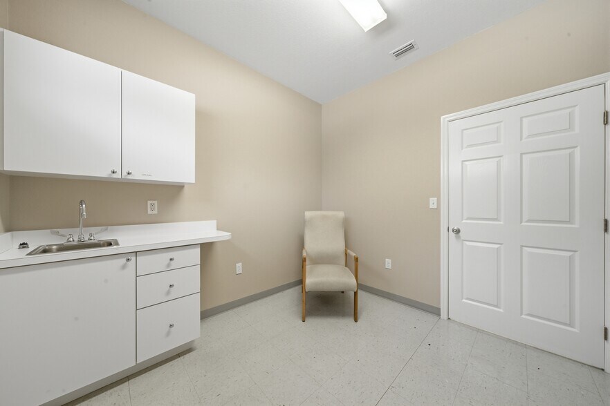 More Photos Of 401 W Interlake Blvd, Lake Placid Office For Sale