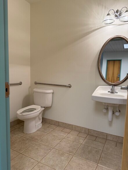 More Photos Of 4203 Route 66, Apollo Storefront Retail Office For Lease