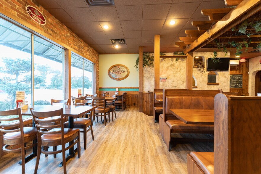 More Photos Of 1401 S Morley St, Moberly Restaurant For Sale