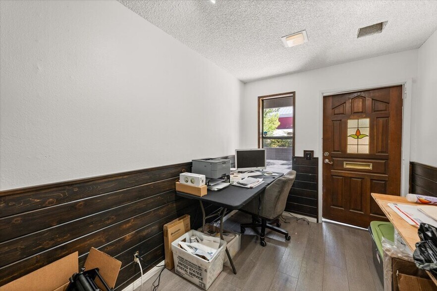More Photos Of 40585 Big Bear Blvd, Big Bear Lake Office For Sale