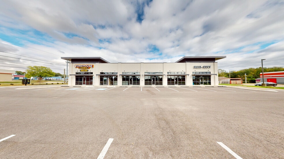 More Photos Of 106 Collier Rd, Clarksville Storefront Retail Office For Lease