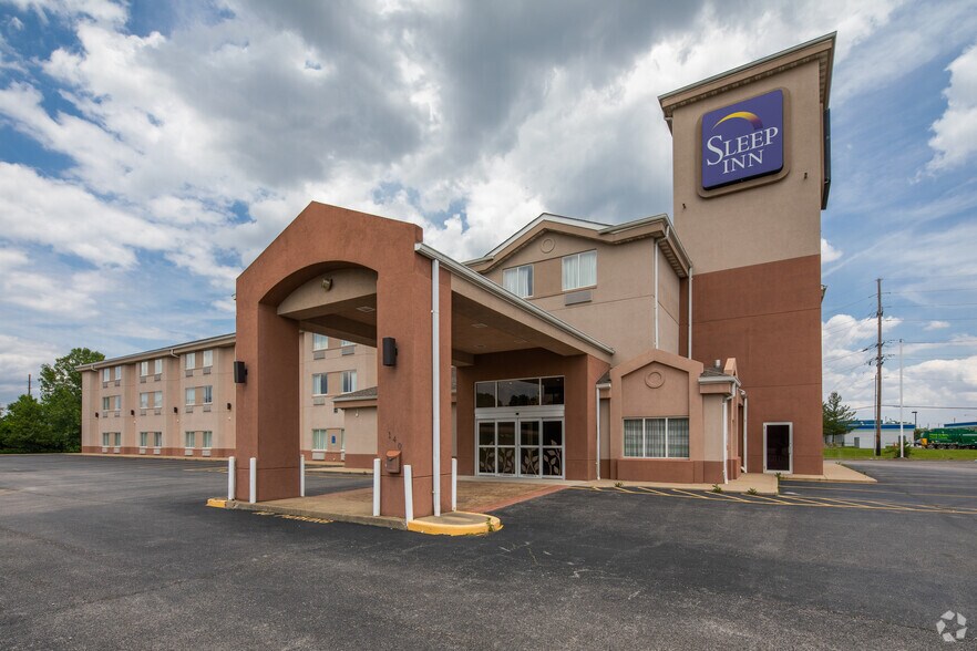 More Photos Of 140 Venita Dr, O'Fallon Hotel For Sale