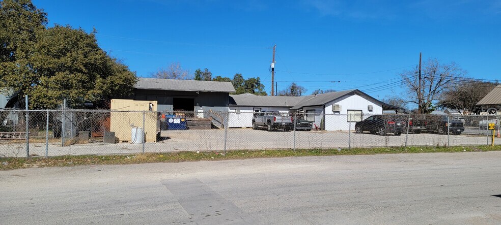 More Photos Of 101 S San Marcos, Dripping Springs Warehouse For Sale