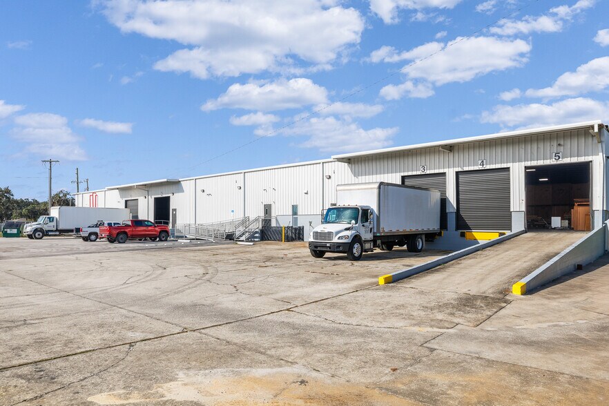 More Photos Of 2930 Maine Ave, Lakeland Distribution For Lease