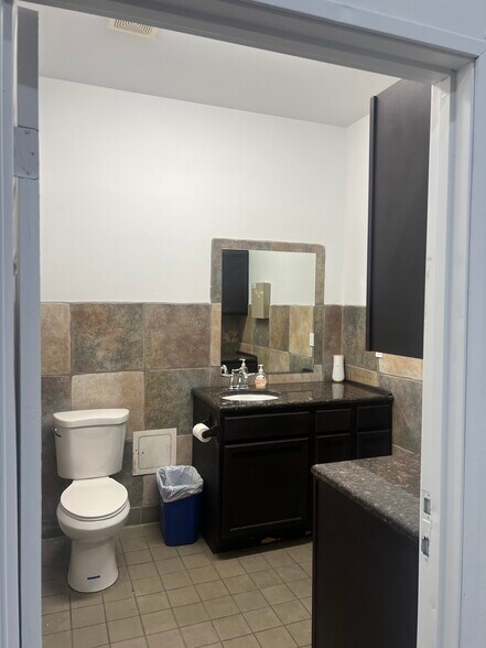 More Photos Of 1000 N Stephanie Pl, Henderson Warehouse For Lease