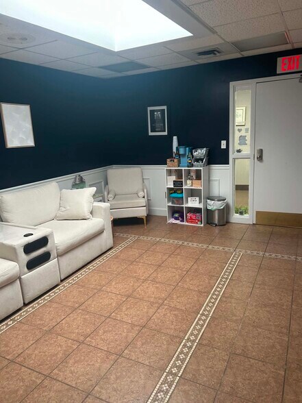 More Photos Of 250 Foxglove Dr, Mount Sterling Medical For Lease