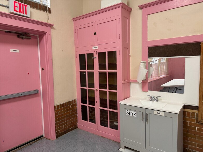 More Photos Of 721 N Columbus St, Alexandria Schools For Lease