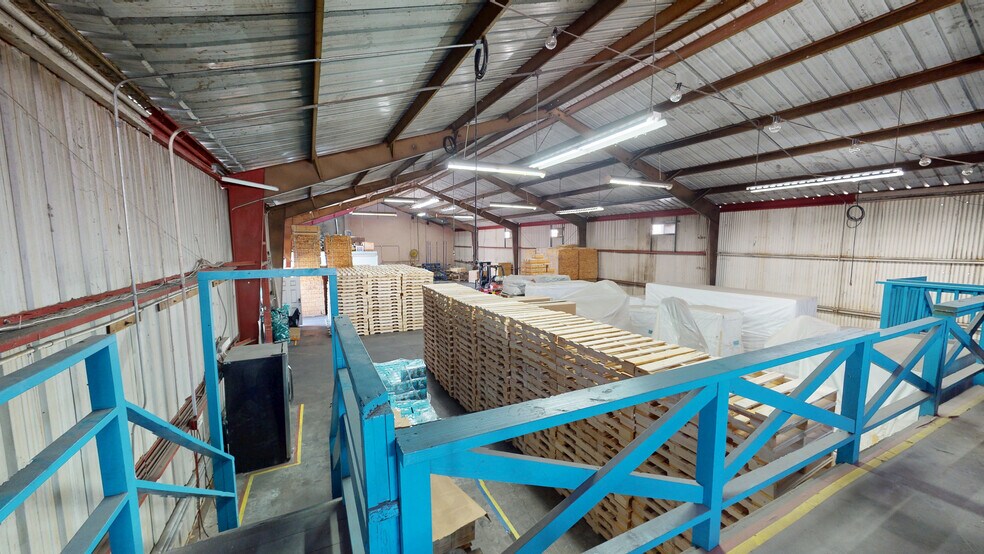 More Photos Of 14 Holomua St, Hilo Warehouse For Lease