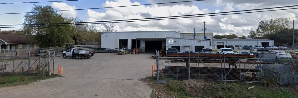 More Photos Of 13510 Ralph Culver Rd, Houston Warehouse For Lease