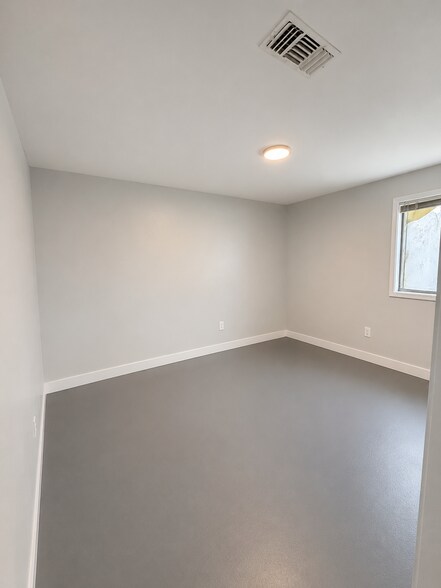More Photos Of 731 Broad St, Sumter Self Storage For Lease
