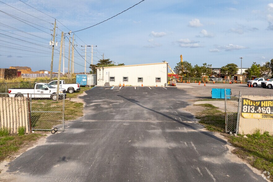More Photos Of 16591 Gator Rd, Fort Myers Industrial For Sale