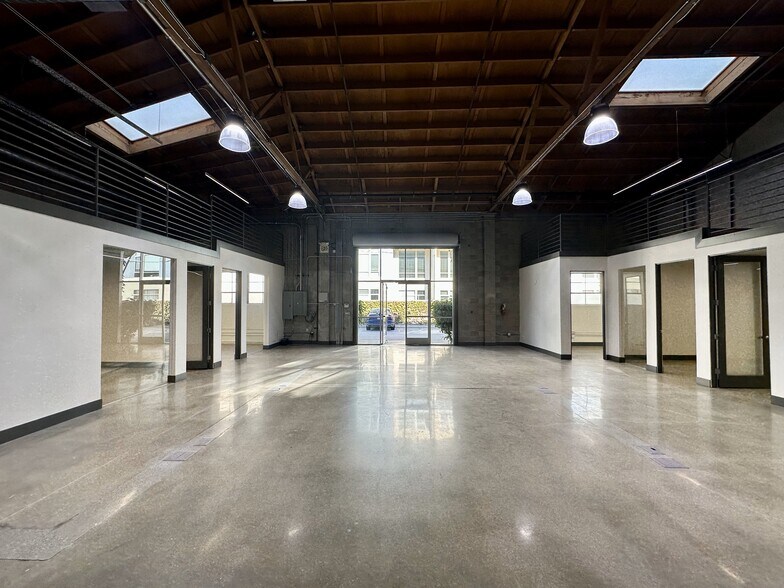More Photos Of 4077-4081 Redwood Ave, Los Angeles Office For Lease
