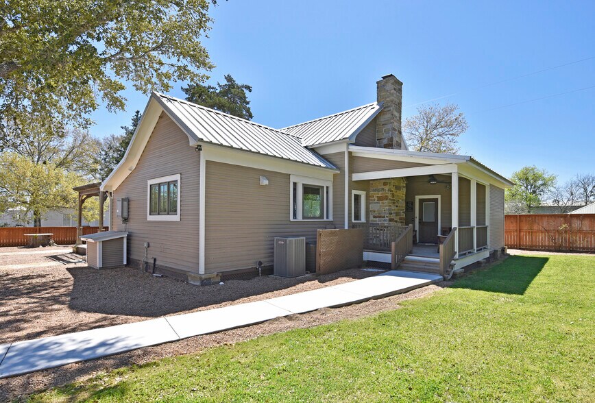 More Photos Of 315 Cedar St, New Ulm Specialty For Sale