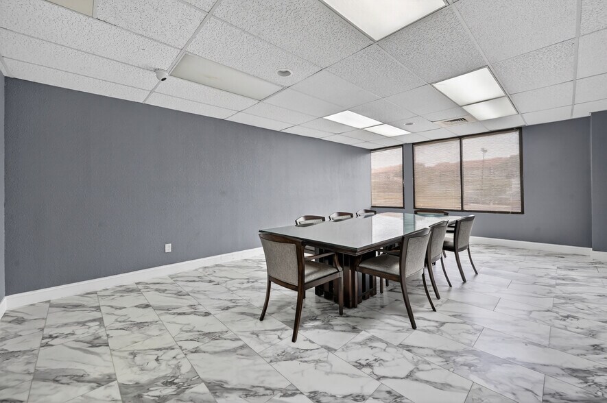 More Photos Of 1404 W Walnut Hill Ln, Irving Office For Lease
