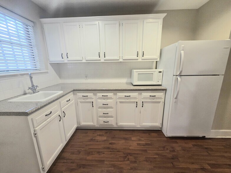 More Photos Of 2204 Sunpark Dr, Conroe Office For Sale