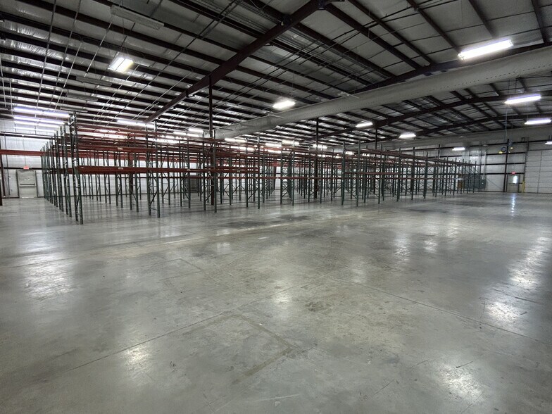 More Photos Of 323 Mitch McConnell Way, Bowling Green Distribution For Sale
