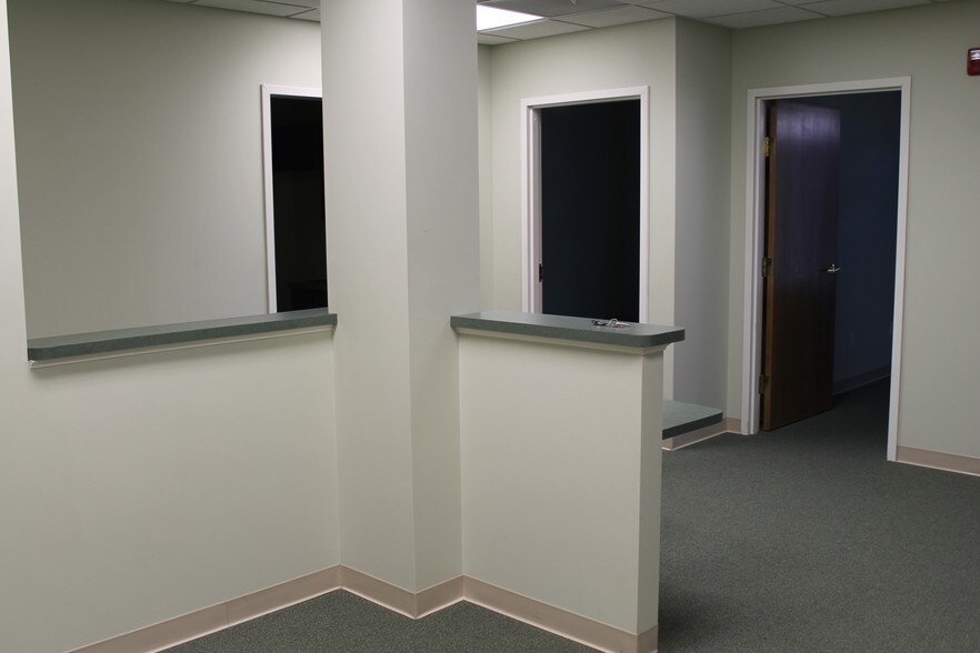 More Photos Of 23076 Three Notch Rd, California Office For Lease