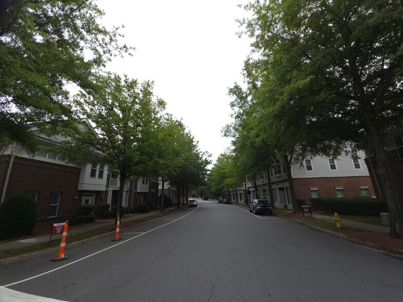 More Photos Of 705-711 Peninsula Dr, Davidson Office For Sale