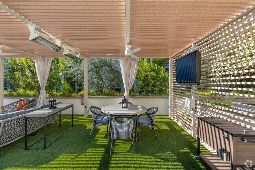 More Photos Of 585 Anton Blvd, Costa Mesa Apartments For Lease