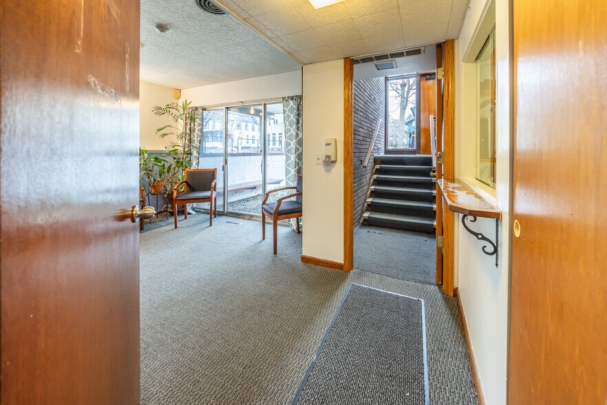 More Photos Of 71 Park Ave, Rochester Medical For Sale