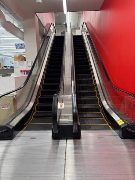 More Photos Of 1031-1041 W Addison St, Chicago Storefront For Lease