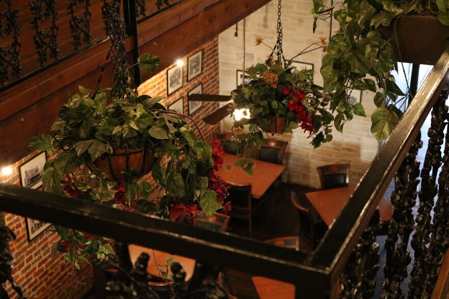 More Photos Of 111 E Erwin St, Tyler Storefront Retail Office For Sale