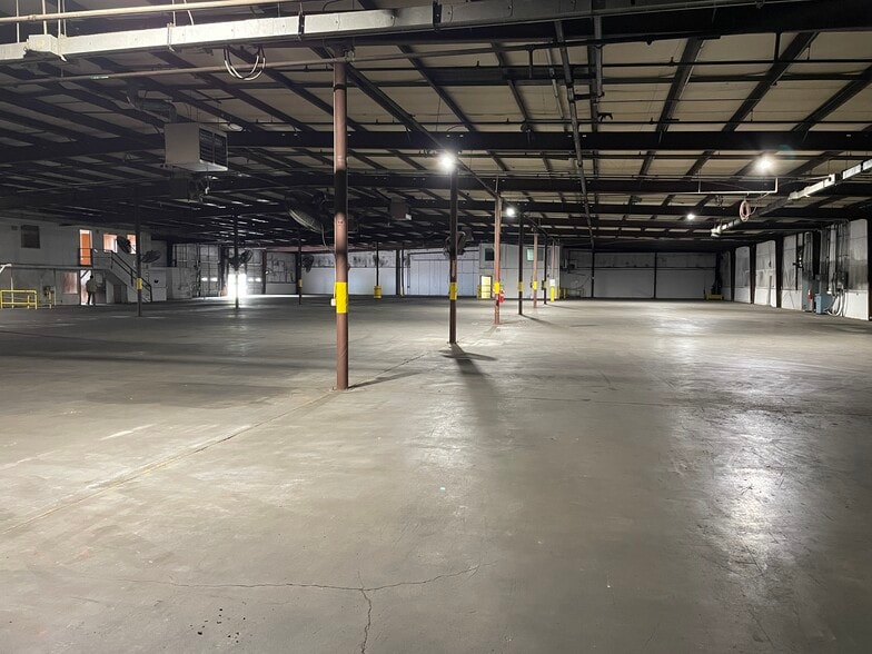 More Photos Of 2300 E 145th St, Little Rock Distribution For Lease