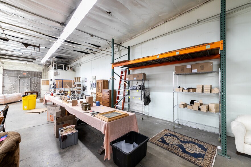 More Photos Of 3040 Rosslyn St, Los Angeles Warehouse For Lease