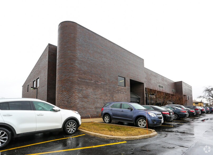 More Photos Of 10401 W Lincoln Ave, Milwaukee Office For Sale