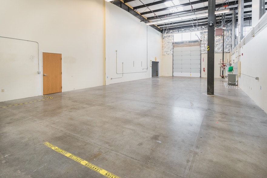 More Photos Of 1505 Westec Dr, Eugene Flex For Lease