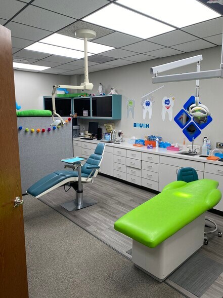 More Photos Of 16125 Cairnway Dr, Houston Medical For Sale