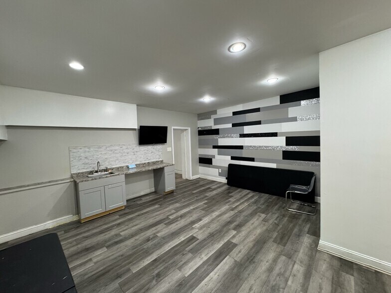 More Photos Of 6424 Rising Sun Ave, Philadelphia Storefront For Lease