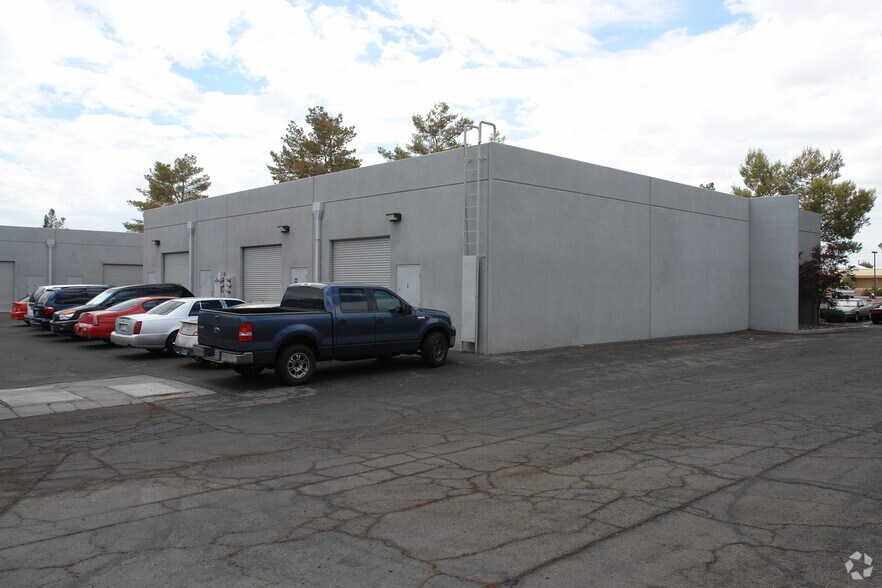 More Photos Of 5 Cactus Garden Dr, Henderson Light Manufacturing For Lease