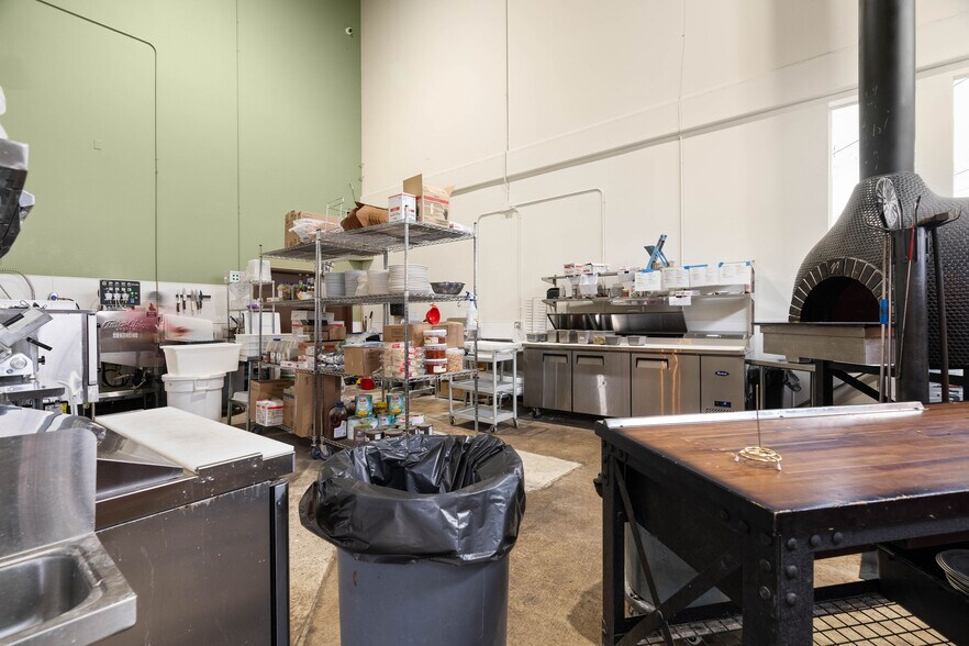 More Photos Of 1031 NE Lafayette Ave, Mcminnville Restaurant For Sale