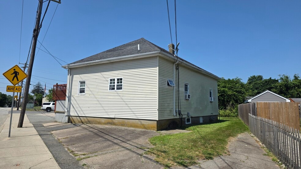 More Photos Of 741 Main Rd & 2 Haskins Rd, Tiverton Storefront Retail Residential For Sale